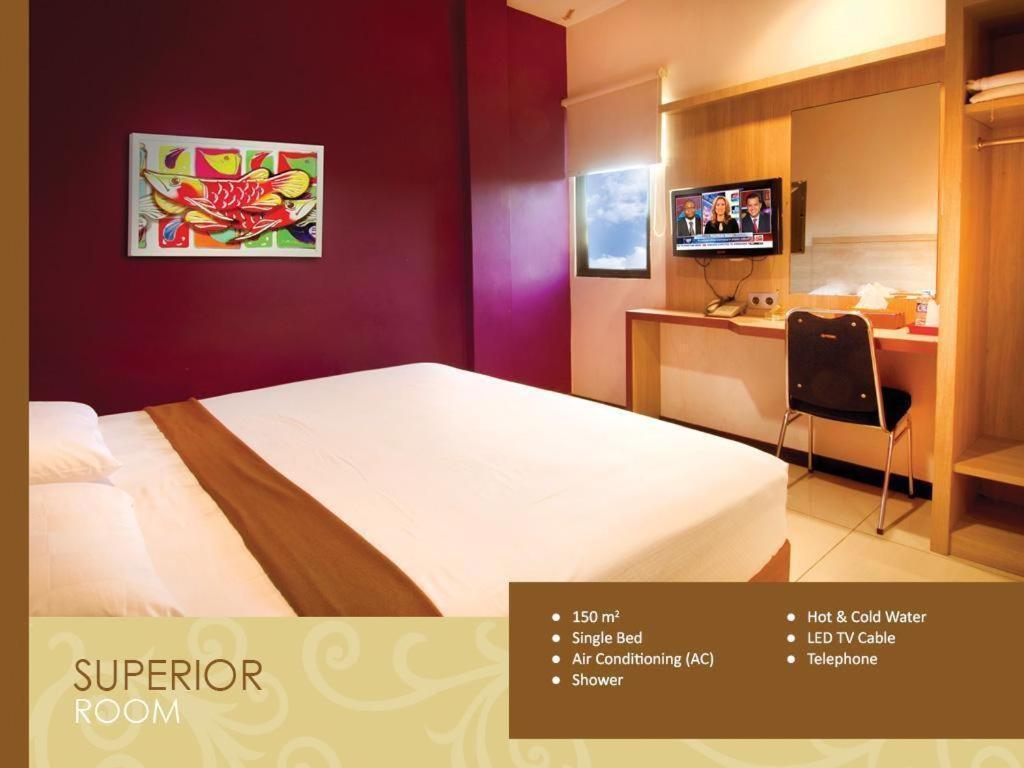 Borneo Hotel Pontianak Exterior photo