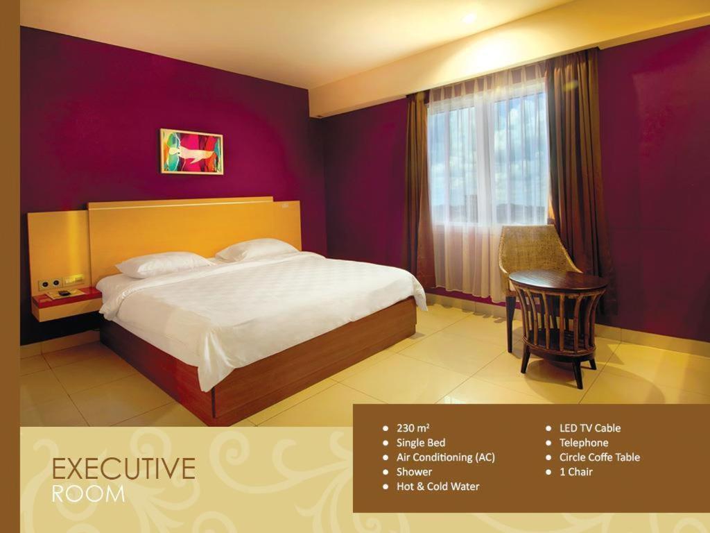 Borneo Hotel Pontianak Exterior photo