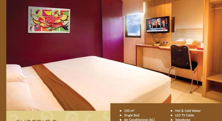 Borneo Hotel Pontianak Exterior photo