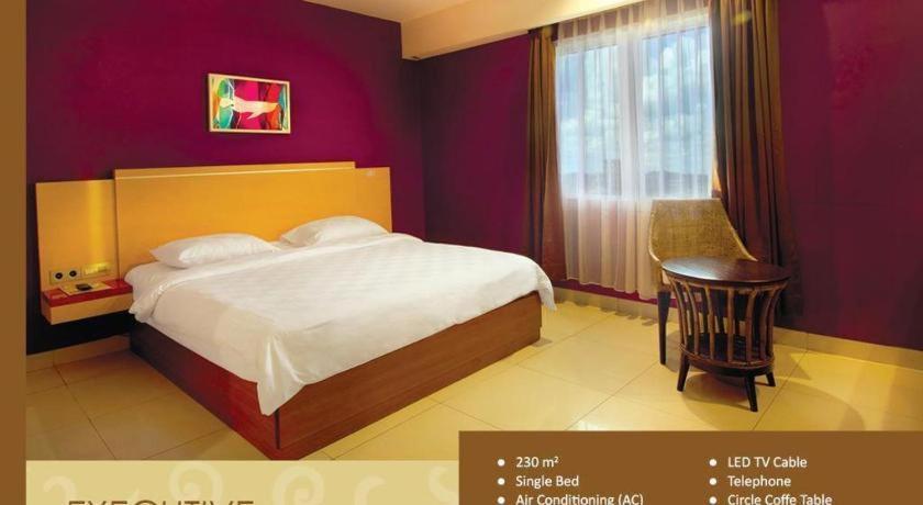 Borneo Hotel Pontianak Exterior photo