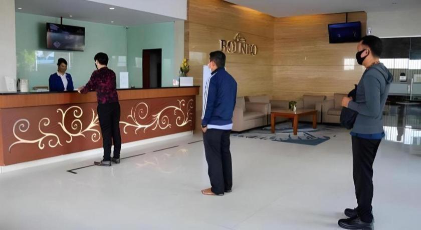 Borneo Hotel Pontianak Exterior photo